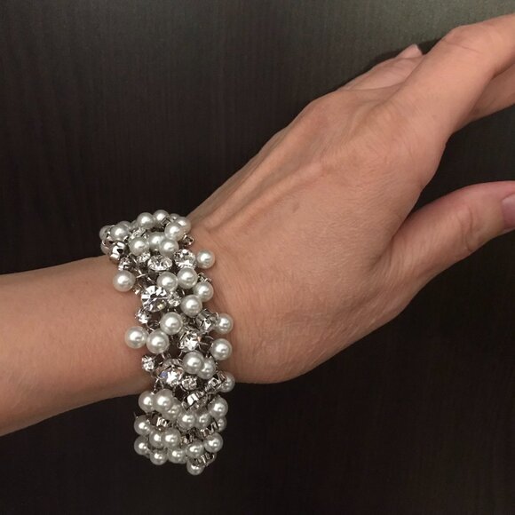 NEW__ Rhinestone and faux pearl Bracelet with Closure Clasp__ 9" - Picture 1 of 5